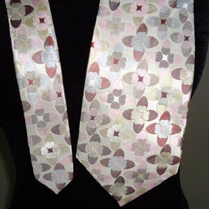 BANANA REPUBLIC 100% silk men's tie.